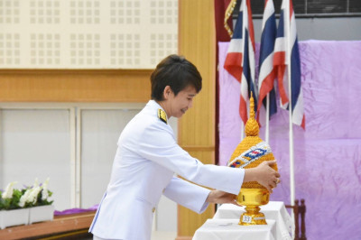 นำวางพานพุ่มและจุดเทียนถวายพระพรชัยมงคล เฉลิมพระเกียรติ พารามิเตอร์รูปภาพ 1