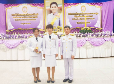นำวางพานพุ่มและจุดเทียนถวายพระพรชัยมงคล เฉลิมพระเกียรติ พารามิเตอร์รูปภาพ 1