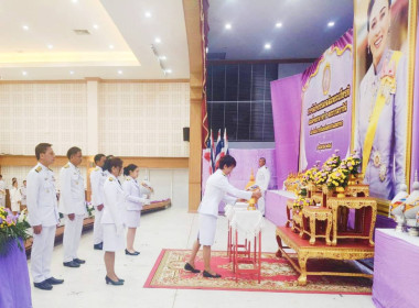 นำวางพานพุ่มและจุดเทียนถวายพระพรชัยมงคล เฉลิมพระเกียรติ พารามิเตอร์รูปภาพ 5