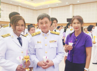 นำวางพานพุ่มและจุดเทียนถวายพระพรชัยมงคล เฉลิมพระเกียรติ พารามิเตอร์รูปภาพ 7