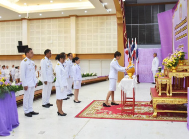 นำวางพานพุ่มและจุดเทียนถวายพระพรชัยมงคล เฉลิมพระเกียรติ พารามิเตอร์รูปภาพ 10