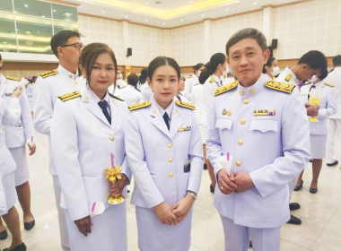 นำวางพานพุ่มและจุดเทียนถวายพระพรชัยมงคล เฉลิมพระเกียรติ พารามิเตอร์รูปภาพ 11