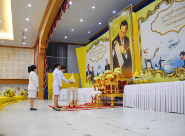 ร่วมพิธีวางพานพุ่มดอกไม้สดเนื่องในวันพระบิดาแห่งฝนหลวง ... พารามิเตอร์รูปภาพ 1