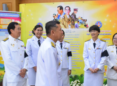 ร่วมพิธีวางพานพุ่มดอกไม้สดเนื่องในวันพระบิดาแห่งฝนหลวง ... พารามิเตอร์รูปภาพ 2