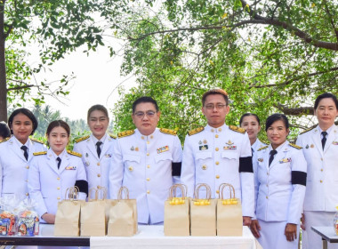 ร่วมพิธีเจริญพระพุทธมนต์และพิธีทำบุญตักบาตรเฉลิมพระเกียรติ พารามิเตอร์รูปภาพ 5